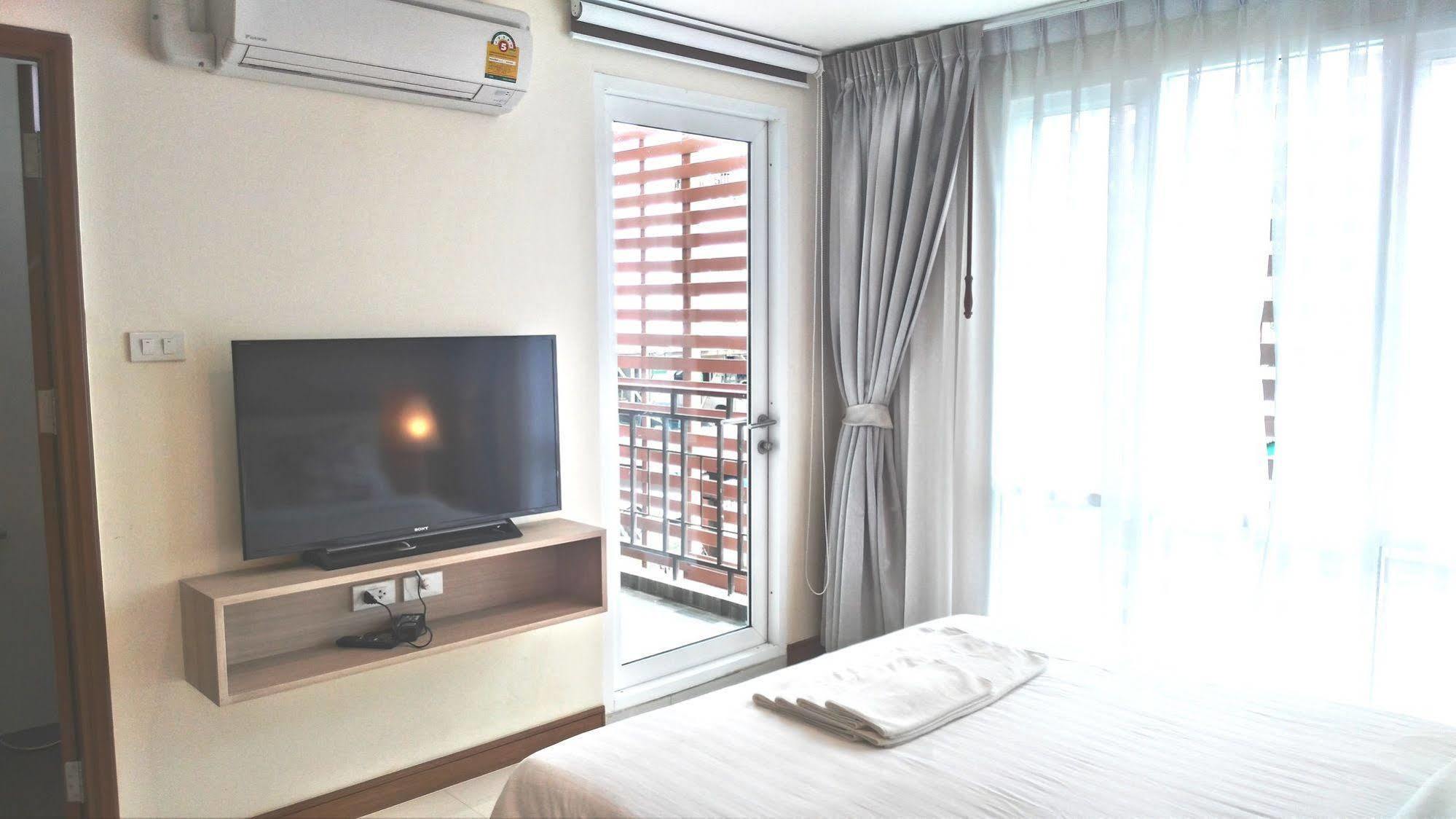 Ur 22 Residence Bangkok Bagian luar foto